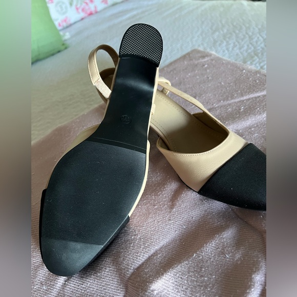 Designer style sling backs. Cream and black. 8.5. - Picture 2 of 5